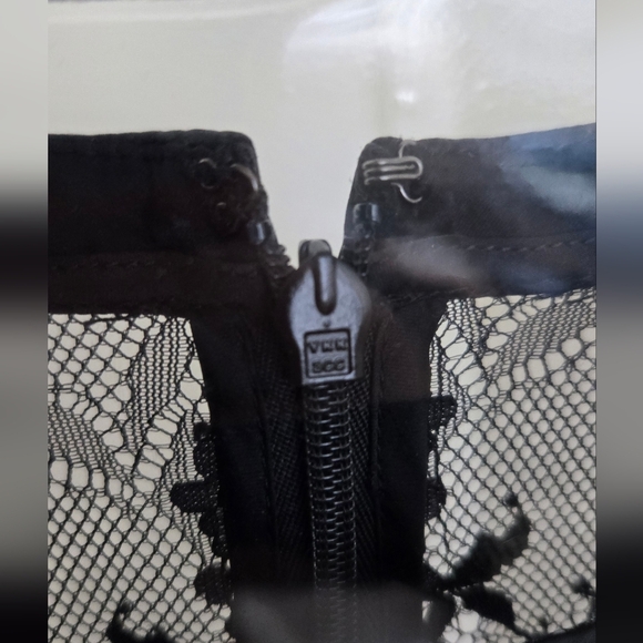 Vince Camuto Long Sleeve Black Lace Shorts Romper - Picture 3 of 5